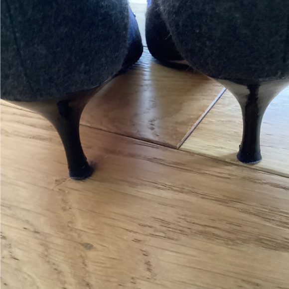 Manolo Blahnik Grey and black snake skin, cap toe studded heels - Picture 7 of 9